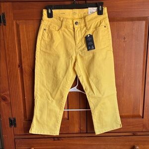 Bright Yellow women’s Capri Jeans size 2P 2 petite NWT